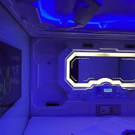 Bmax Spacepods