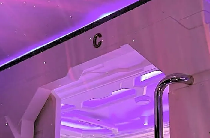 Bmax Spacepods Hotel 2*