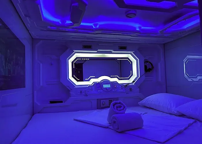 Hotel Bmax Spacepods