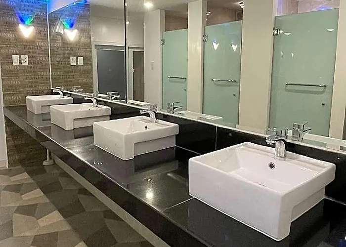 Bmax Spacepods