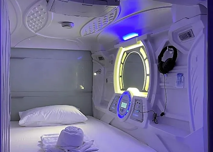 Bmax Spacepods Hotel